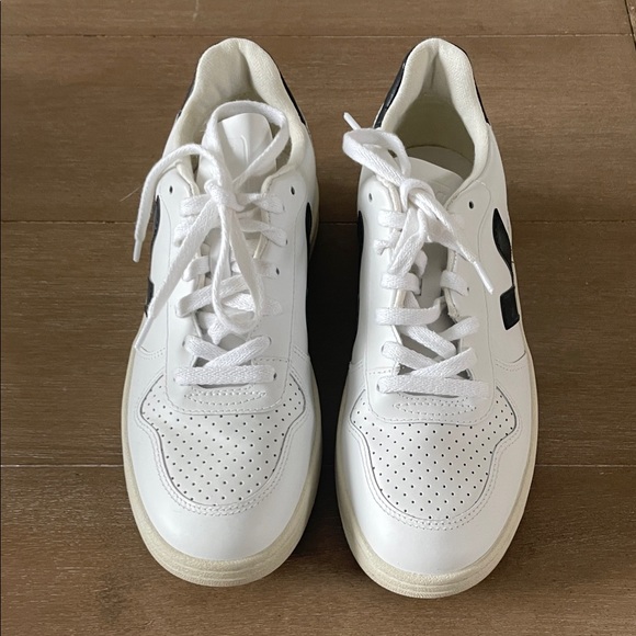 Veja White and Black Leather Sneakers size 8 - Picture 3 of 3